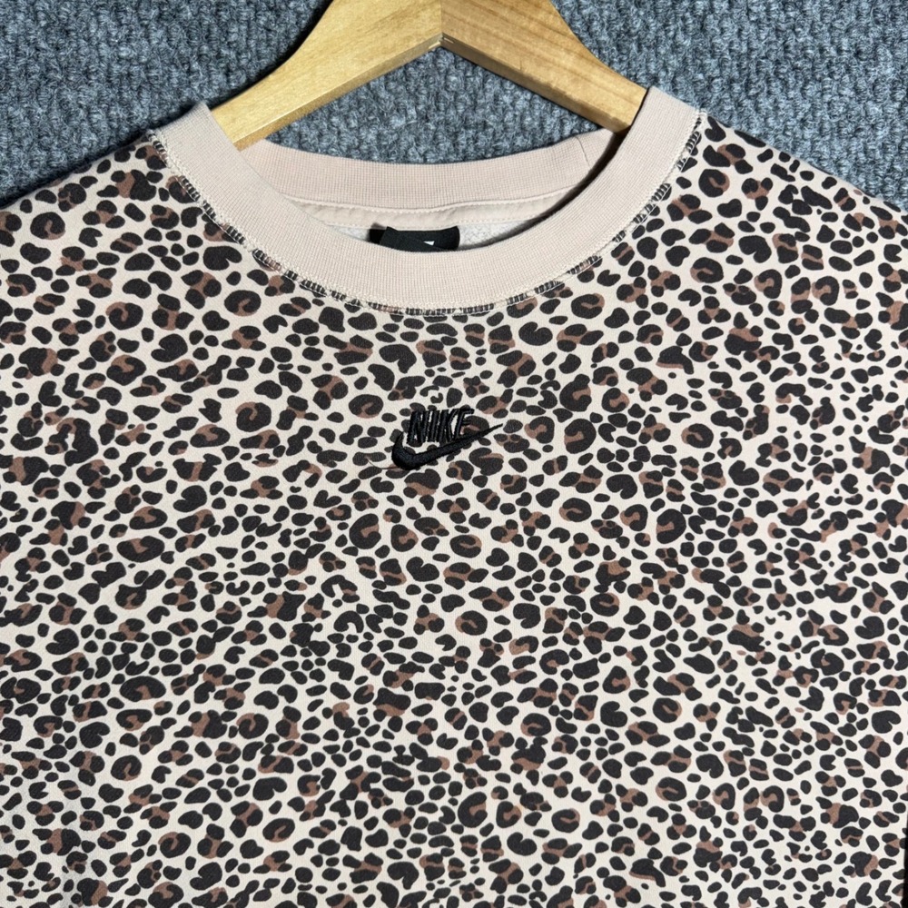 Nike Sportswear Leopard Print Fleece Crewneck Sweatshirt Womens Sz XL DM4938-207